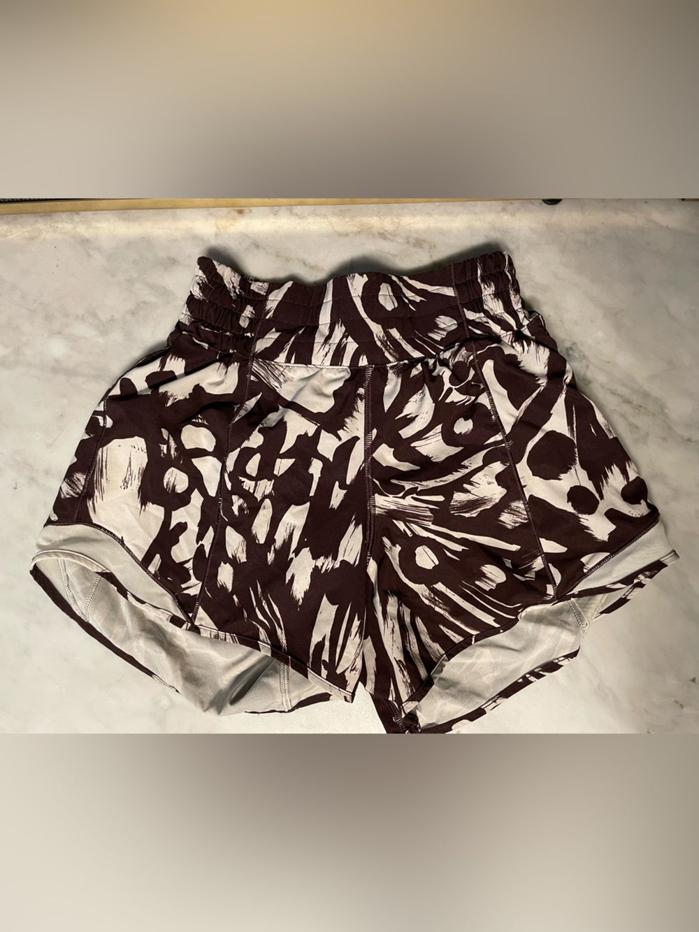 lululemon athletica four inch hotty hot shorts